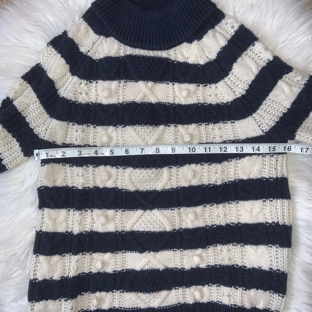 NWT J Crew Cable Knit Sweater in Navy Stripe XS - Picture 3 of 8